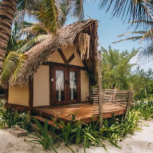 https://casa-nawal-beachfront-glamping.quintano-roohotels.com